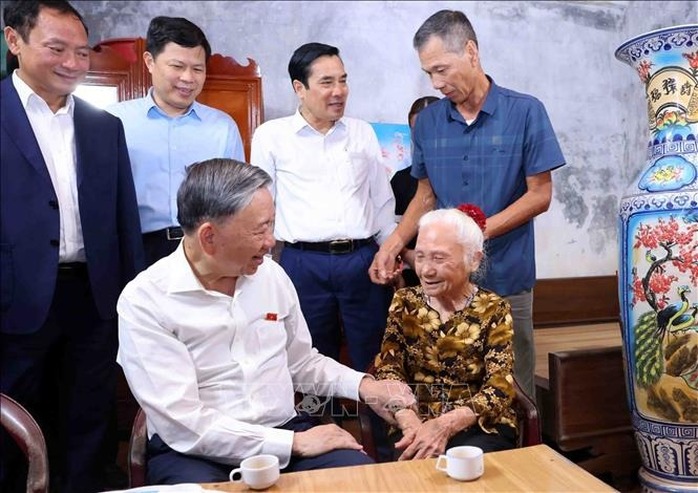 Tổng Bí thư Tô Lâm tiếp xúc cử tri Hưng Yên- Ảnh 6. Tổng Bí thư Tô Lâm tiếp xúc cử tri Hưng Yên- Ảnh 6.
