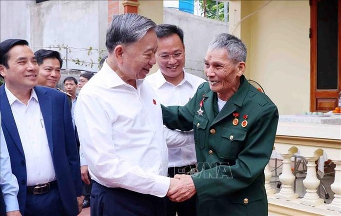 Tổng Bí thư Tô Lâm tiếp xúc cử tri Hưng Yên- Ảnh 5. Tổng Bí thư Tô Lâm tiếp xúc cử tri Hưng Yên- Ảnh 5.