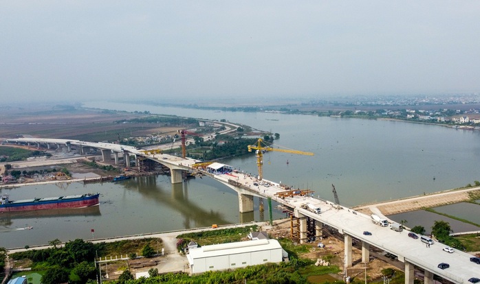 Hợp long cầu ngàn tỉ nối 2 tỉnh ở đồng bằng sông Hồng- Ảnh 1. Hợp long cầu ngàn tỉ nối 2 tỉnh ở đồng bằng sông Hồng- Ảnh 1.