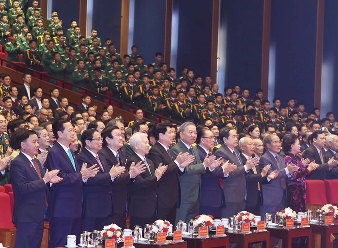 Các lãnh đạo, nguyên lãnh đạo Đảng, Nhà nước và đại biểu tham dự lễ kỷ niệm cấp quốc gia 80 năm ngày thành lập Quân đội nhân dân Việt Nam (22.12.1944 - 22.12.2024) và 35 năm Ngày hội Quốc phòng toàn dân (22.12.1989 - 22.12.2024). Ảnh: TTXVN Các lãnh đạo, nguyên lãnh đạo Đảng, Nhà nước và đại biểu tham dự lễ kỷ niệm cấp quốc gia 80 năm ngày thành lập Quân đội nhân dân Việt Nam (22.12.1944 - 22.12.2024) và 35 năm Ngày hội Quốc phòng toàn dân (22.12.1989 - 22.12.2024). Ảnh: TTXVN