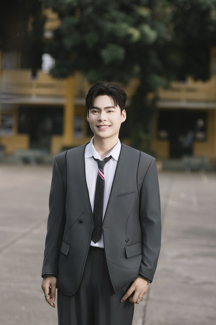 Trò cưng người mẫu của ca sĩ Tuấn Hưng tặng quà cho fan- Ảnh 2. Trò cưng người mẫu của ca sĩ Tuấn Hưng tặng quà cho fan- Ảnh 2.