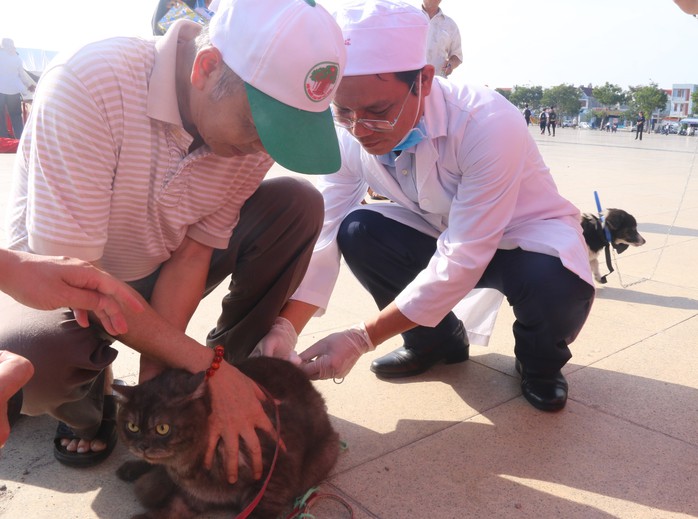 Chủ quán thịt chó mắc bệnh dại, lúc lên cơn đã bỏ chạy ra ngoài đập cửa nhà dân- Ảnh 1. Chủ quán thịt chó mắc bệnh dại, lúc lên cơn đã bỏ chạy ra ngoài đập cửa nhà dân- Ảnh 1.
