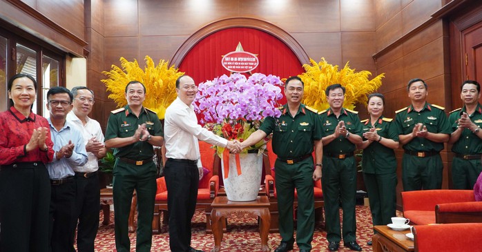 Lãnh đạo TP HCM chúc mừng Quân khu 7 nhân kỷ niệm 80 năm ngày thành lập Quân đội nhân dân Việt Nam- Ảnh 1. Lãnh đạo TP HCM chúc mừng Quân khu 7 nhân kỷ niệm 80 năm ngày thành lập Quân đội nhân dân Việt Nam- Ảnh 1.