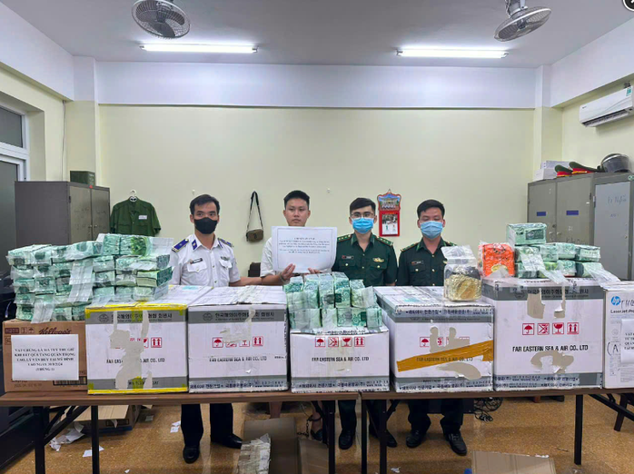 Đột kích bất ngờ bắt quả tang 5 bao tải ma túy tại Sân vận động Mỹ Đình- Ảnh 3. Đột kích bất ngờ bắt quả tang 5 bao tải ma túy tại Sân vận động Mỹ Đình- Ảnh 3.