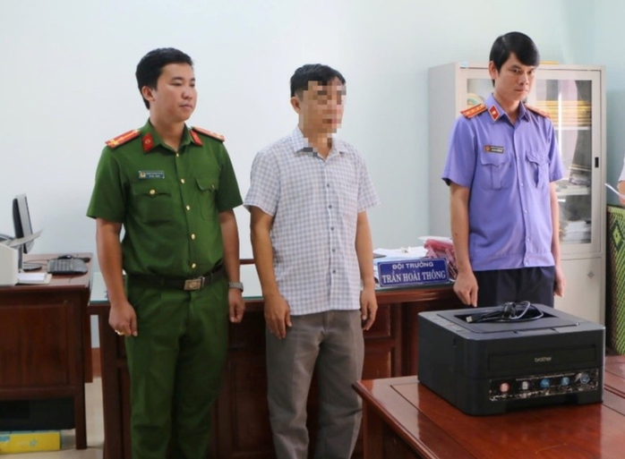 Khám xét nơi làm việc, cấm đi khỏi nơi cư trú đối với 4 cán bộ ở Bình Phước- Ảnh 1. Khám xét nơi làm việc, cấm đi khỏi nơi cư trú đối với 4 cán bộ ở Bình Phước- Ảnh 1.