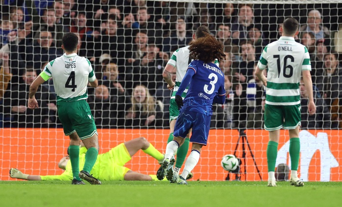 Sao 18 tuổi bùng nổ, Chelsea nối dài mạch toàn thắng Conference League- Ảnh 4. Sao 18 tuổi bùng nổ, Chelsea nối dài mạch toàn thắng Conference League- Ảnh 4.