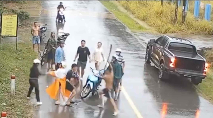 Bắt người đàn ông lái ô tô đuổi chém 2 người phụ nữ ở Đồng Nai- Ảnh 3. Bắt người đàn ông lái ô tô đuổi chém 2 người phụ nữ ở Đồng Nai- Ảnh 3.
