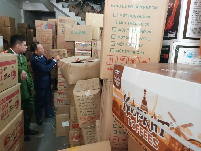 "Hô biến" thực phẩm trôi nổi thành hàng ngàn gói sản phẩm có nhãn- Ảnh 1. "Hô biến" thực phẩm trôi nổi thành hàng ngàn gói sản phẩm có nhãn- Ảnh 1.