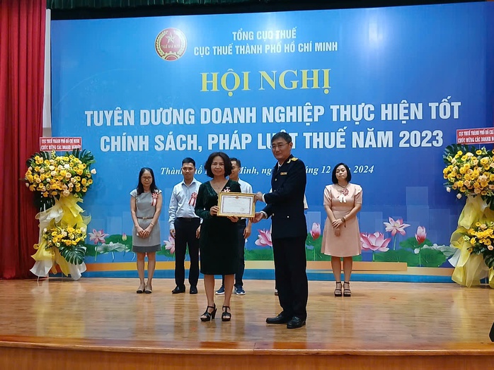 TP HCM tuyên dương 136 doanh nghiệp nộp thuế tiêu biểu- Ảnh 1. TP HCM tuyên dương 136 doanh nghiệp nộp thuế tiêu biểu- Ảnh 1.