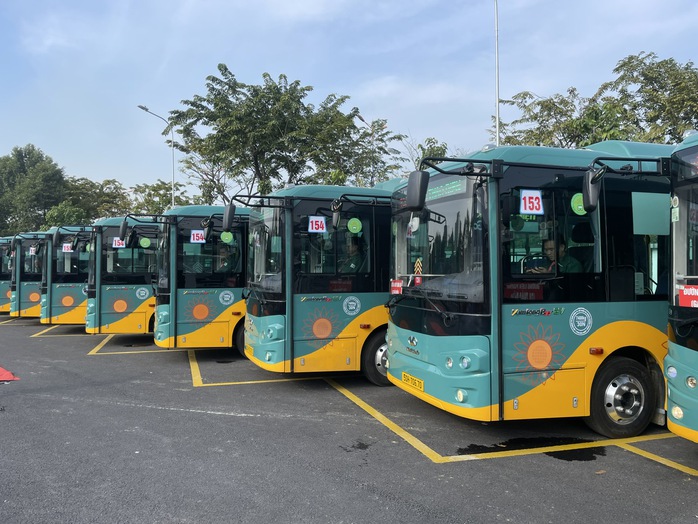 Khai trương 17 tuyến xe buýt kết nối metro số 1- Ảnh 1. Khai trương 17 tuyến xe buýt kết nối metro số 1- Ảnh 1.