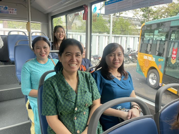 Khai trương 17 tuyến xe buýt kết nối metro số 1- Ảnh 3. Khai trương 17 tuyến xe buýt kết nối metro số 1- Ảnh 3.