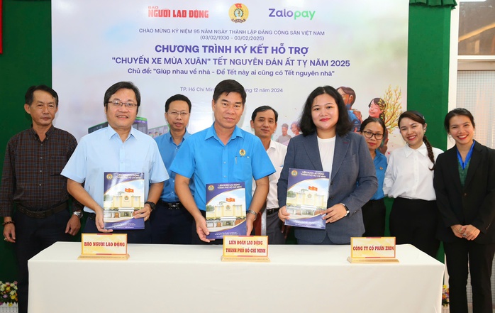 Con số bất ngờ từ chương trình tặng vé xe về quê đón Tết 2025- Ảnh 3. Con số bất ngờ từ chương trình tặng vé xe về quê đón Tết 2025- Ảnh 3.