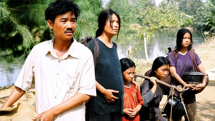 "Áo lụa Hà Đông" vẫn lấy nước mắt khán giả sau gần 20 năm- Ảnh 1. "Áo lụa Hà Đông" vẫn lấy nước mắt khán giả sau gần 20 năm- Ảnh 1.