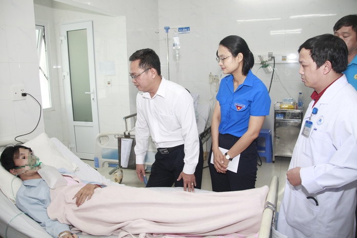 Ủy ban MTTQ TP HCM thăm hỏi, động viên các nạn nhân trong vụ cháy tại Tân Bình- Ảnh 2. Ủy ban MTTQ TP HCM thăm hỏi, động viên các nạn nhân trong vụ cháy tại Tân Bình- Ảnh 2.
