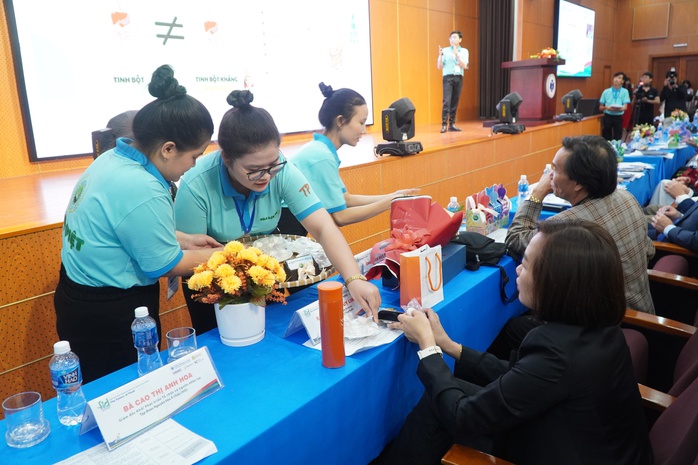 Dự án Bánh gạo giàu tinh bột kháng của nhóm sinh viên nhận "mưa" giải thưởng - Ảnh 1. Dự án Bánh gạo giàu tinh bột kháng của nhóm sinh viên nhận "mưa" giải thưởng - Ảnh 1.