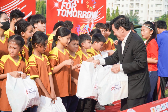 Cầu thủ Huỳnh Như đồng hành cùng dự án thể thao cho trẻ có hoàn cảnh khó khăn- Ảnh 2. Cầu thủ Huỳnh Như đồng hành cùng dự án thể thao cho trẻ có hoàn cảnh khó khăn- Ảnh 2.