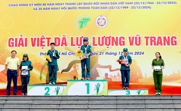 Chiến sĩ, dân quân chạy việt dã chào mừng Ngày thành lập QĐND Việt Nam- Ảnh 9. Chiến sĩ, dân quân chạy việt dã chào mừng Ngày thành lập QĐND Việt Nam- Ảnh 9.