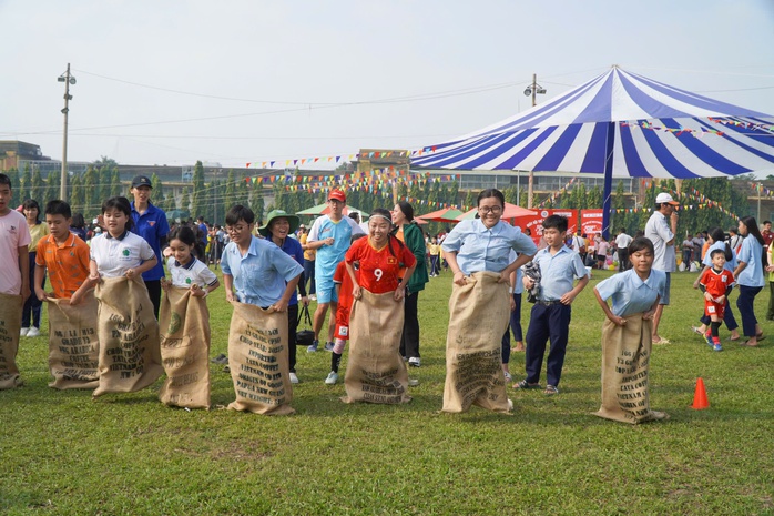Cầu thủ Huỳnh Như đồng hành cùng dự án thể thao cho trẻ có hoàn cảnh khó khăn- Ảnh 7. Cầu thủ Huỳnh Như đồng hành cùng dự án thể thao cho trẻ có hoàn cảnh khó khăn- Ảnh 7.