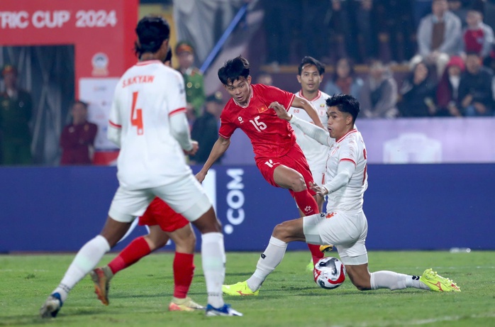 ASEAN Cup 2024: Ai sẽ thay Văn Toàn sát cánh cùng Rafaelson?- Ảnh 5. ASEAN Cup 2024: Ai sẽ thay Văn Toàn sát cánh cùng Rafaelson?- Ảnh 5.