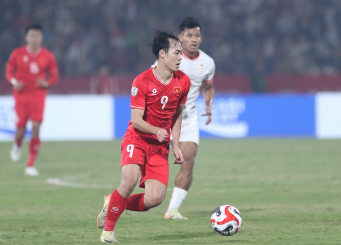 ASEAN Cup 2024: Ai sẽ thay Văn Toàn sát cánh cùng Rafaelson?- Ảnh 2. ASEAN Cup 2024: Ai sẽ thay Văn Toàn sát cánh cùng Rafaelson?- Ảnh 2.