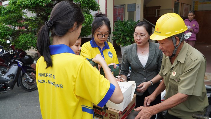 Mang "Xuân sẻ chia" đến với người dân ở TP Thủ Đức- Ảnh 5. Mang "Xuân sẻ chia" đến với người dân ở TP Thủ Đức- Ảnh 5.