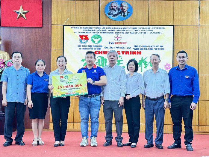 Mang "Xuân sẻ chia" đến với người dân ở TP Thủ Đức- Ảnh 1. Mang "Xuân sẻ chia" đến với người dân ở TP Thủ Đức- Ảnh 1.