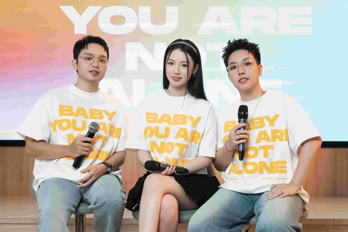 Sao Việt gởi cái ôm đến mọi người dịp cuối năm- Ảnh 2. Sao Việt gởi cái ôm đến mọi người dịp cuối năm- Ảnh 2.