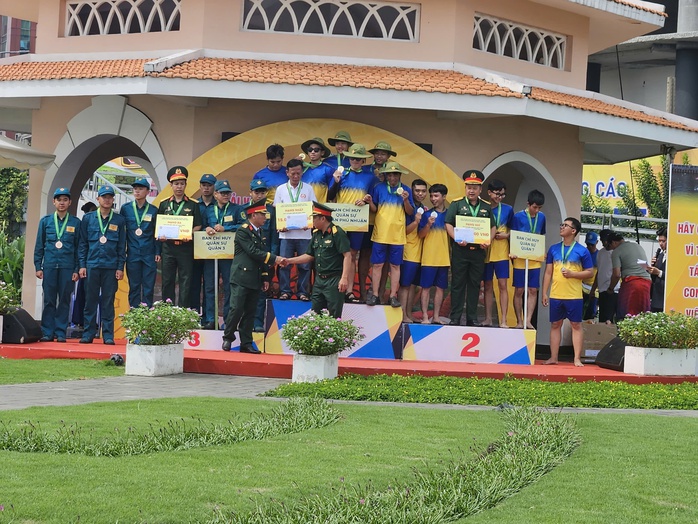 Sôi nổi Giải Vô địch đua thuyền truyền thống TP HCM mở rộng 2024- Ảnh 6. Sôi nổi Giải Vô địch đua thuyền truyền thống TP HCM mở rộng 2024- Ảnh 6.