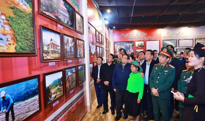 Thủ tướng Chính phủ dự Lễ khánh thành dự án tái thiết khu dân cư thôn Làng Nủ - Ảnh 3. Thủ tướng Chính phủ dự Lễ khánh thành dự án tái thiết khu dân cư thôn Làng Nủ - Ảnh 3.