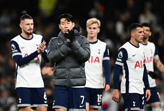 Mãn nhãn trận cầu 9 bàn, Liverpool "vùi dập" Tottenham vững ngôi đầu- Ảnh 9. Mãn nhãn trận cầu 9 bàn, Liverpool "vùi dập" Tottenham vững ngôi đầu- Ảnh 9.