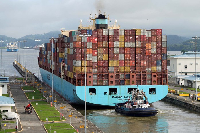 Một tàu container đi qua phần mở rộng của kênh đào Panama hồi tháng 8-2024. Ảnh: REUTERS Một tàu container đi qua phần mở rộng của kênh đào Panama hồi tháng 8-2024. Ảnh: REUTERS