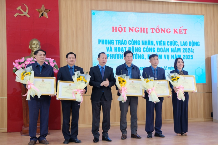 LĐLĐ tỉnh Thanh Hóa: Đơn vị xuất sắc dẫn đầu phong trào thi đua CNVC-LĐ- Ảnh 8. LĐLĐ tỉnh Thanh Hóa: Đơn vị xuất sắc dẫn đầu phong trào thi đua CNVC-LĐ- Ảnh 8.