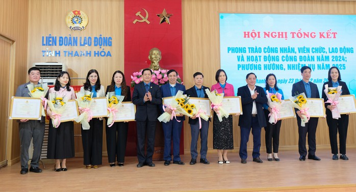 LĐLĐ tỉnh Thanh Hóa: Đơn vị xuất sắc dẫn đầu phong trào thi đua CNVC-LĐ- Ảnh 12. LĐLĐ tỉnh Thanh Hóa: Đơn vị xuất sắc dẫn đầu phong trào thi đua CNVC-LĐ- Ảnh 12.