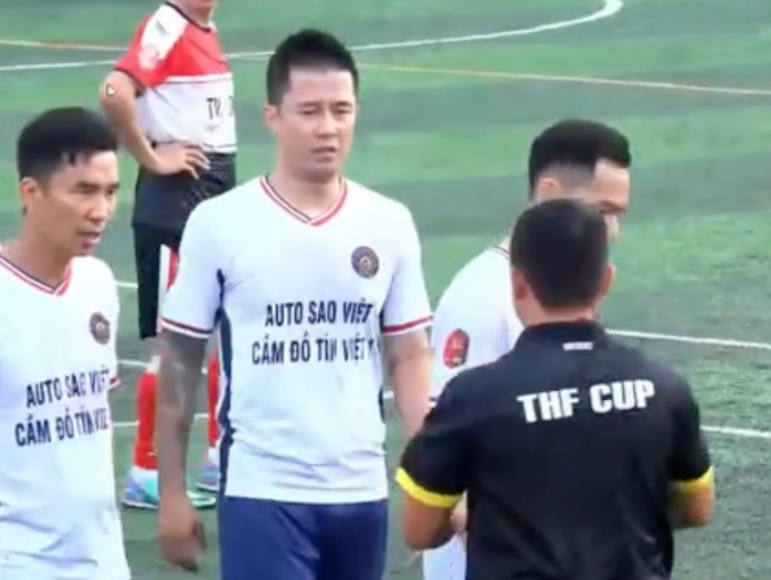 Cựu tuyển thủ Lê Sỹ Mạnh hành hung trọng tài VFF sau khi nhận thẻ đỏ- Ảnh 1. Cựu tuyển thủ Lê Sỹ Mạnh hành hung trọng tài VFF sau khi nhận thẻ đỏ- Ảnh 1.