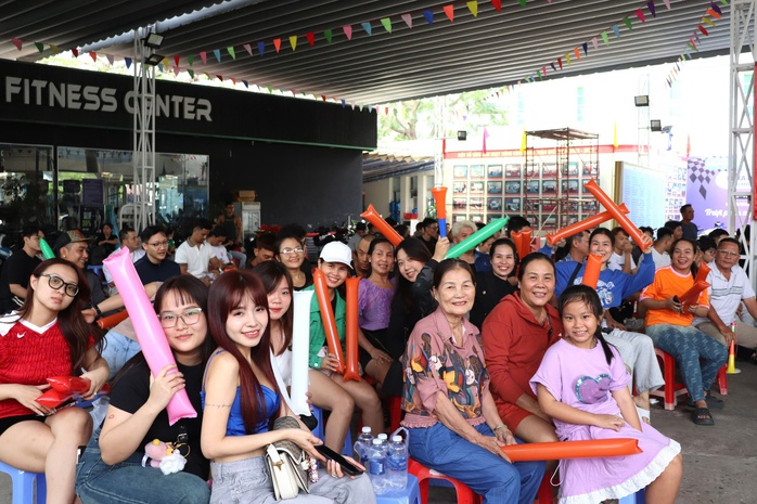 Sôi nổi hội thi cử tạ - thể hình quận Bình Tân, TP HCM- Ảnh 3. Sôi nổi hội thi cử tạ - thể hình quận Bình Tân, TP HCM- Ảnh 3.