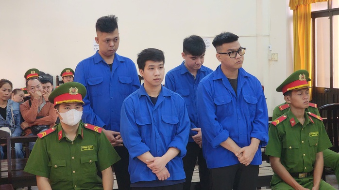 CLIP: Ngày trả giá của 4 kẻ lừa đảo người dân qua điện thoại- Ảnh 1. CLIP: Ngày trả giá của 4 kẻ lừa đảo người dân qua điện thoại- Ảnh 1.
