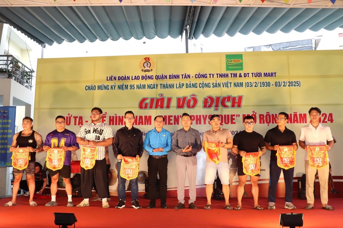 Sôi nổi hội thi cử tạ - thể hình quận Bình Tân, TP HCM- Ảnh 4. Sôi nổi hội thi cử tạ - thể hình quận Bình Tân, TP HCM- Ảnh 4.
