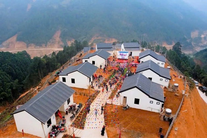 Thôn Nậm Tông, xã Nậm Lúc, huyện Bắc Hà có 15 căn nhà, điểm trường và nhà sinh hoạt cộng đồng được xây dựng theo kiểu "thôn kiểu mẫu, nhà hạnh phúc" Thôn Nậm Tông, xã Nậm Lúc, huyện Bắc Hà có 15 căn nhà, điểm trường và nhà sinh hoạt cộng đồng được xây dựng theo kiểu "thôn kiểu mẫu, nhà hạnh phúc"
