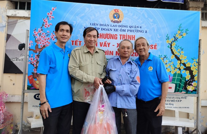 Không có thưởng, lao động tự do chật vật lo Tết- Ảnh 2. Không có thưởng, lao động tự do chật vật lo Tết- Ảnh 2.