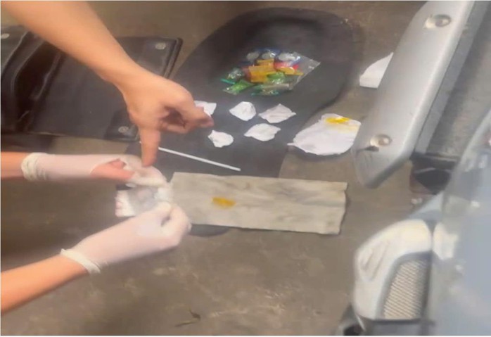 Tạm giữ đối tượng mua bán ma tuý ngay tại cơ sở điều trị Methadone ở TP Biên Hoà- Ảnh 1. Tạm giữ đối tượng mua bán ma tuý ngay tại cơ sở điều trị Methadone ở TP Biên Hoà- Ảnh 1.