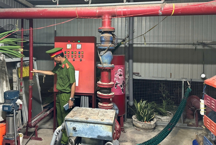 Bình Dương kiểm tra đột xuất doanh nghiệp tổ chức tăng ca cho công nhân vào ban đêm- Ảnh 4. Bình Dương kiểm tra đột xuất doanh nghiệp tổ chức tăng ca cho công nhân vào ban đêm- Ảnh 4.