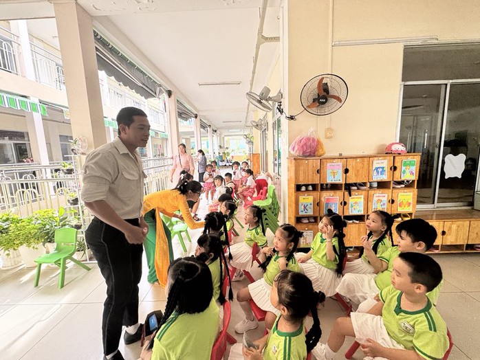 TP HCM: Quận 1 yêu cầu xử lý nghiêm giáo viên dạy thêm trái quy định - Ảnh 1. TP HCM: Quận 1 yêu cầu xử lý nghiêm giáo viên dạy thêm trái quy định - Ảnh 1.