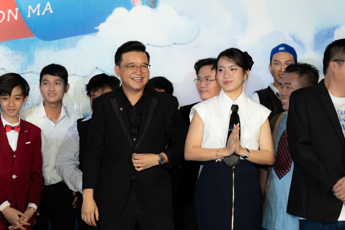 Cát Phượng, Kiều Minh Tuấn, Nam Thư… chúc mừng Lâm Vỹ Dạ- Ảnh 11.
Cát Phượng, Kiều Minh Tuấn, Nam Thư… chúc mừng Lâm Vỹ Dạ- Ảnh 11.