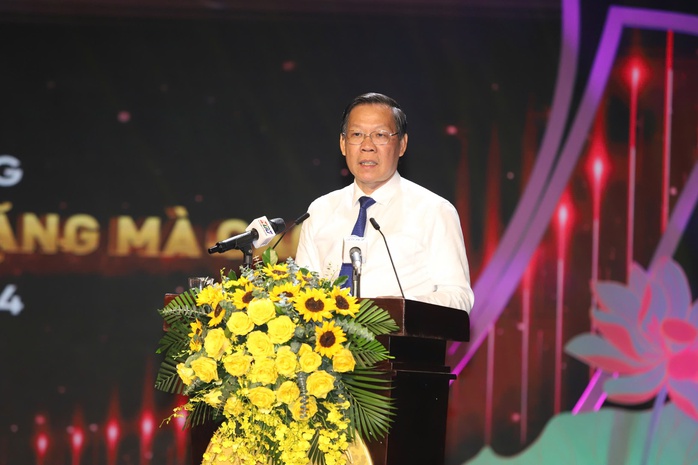 Chủ tịch Phan Văn Mãi: Hãy cùng sưởi ấm những hoàn cảnh khó khăn!- Ảnh 2. Chủ tịch Phan Văn Mãi: Hãy cùng sưởi ấm những hoàn cảnh khó khăn!- Ảnh 2.
