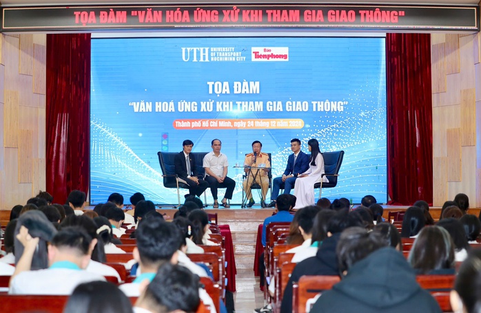 Nghe chuyên gia chia sẻ về “Văn hóa ứng xử khi tham gia giao thông”- Ảnh 1. Nghe chuyên gia chia sẻ về “Văn hóa ứng xử khi tham gia giao thông”- Ảnh 1.