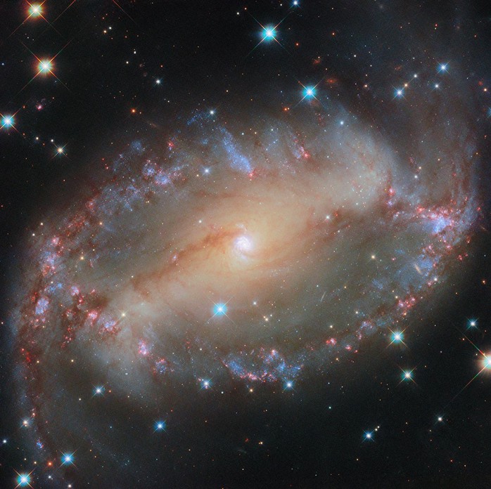 NASA/ESA theo dõi “mắt vũ trụ” nhìn chằm chằm vào Trái Đất- Ảnh 1. NASA/ESA theo dõi “mắt vũ trụ” nhìn chằm chằm vào Trái Đất- Ảnh 1.