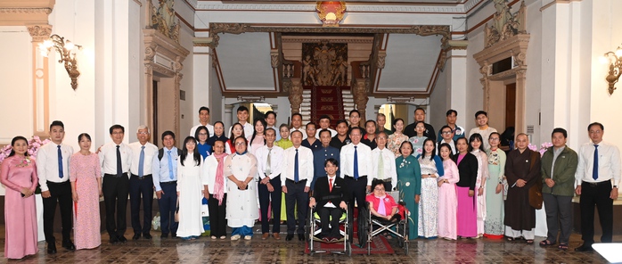 Chủ tịch Phan Văn Mãi: Hãy cùng sưởi ấm những hoàn cảnh khó khăn!- Ảnh 1. Chủ tịch Phan Văn Mãi: Hãy cùng sưởi ấm những hoàn cảnh khó khăn!- Ảnh 1.