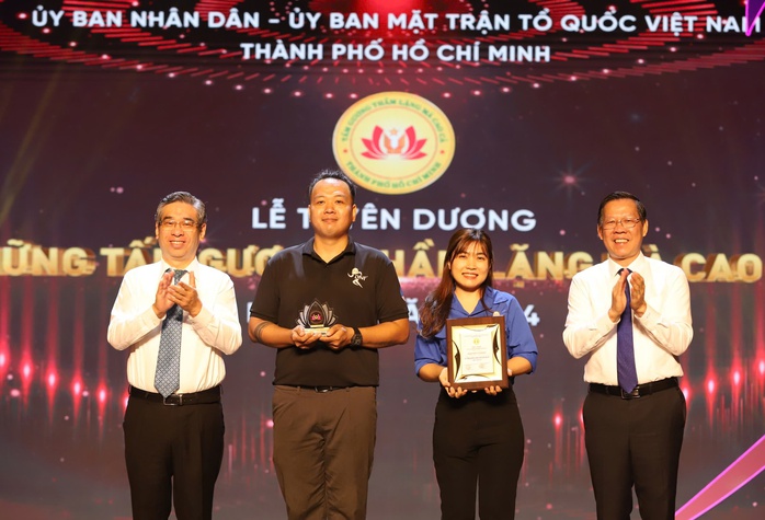 Chủ tịch Phan Văn Mãi: Hãy cùng sưởi ấm những hoàn cảnh khó khăn!- Ảnh 3. Chủ tịch Phan Văn Mãi: Hãy cùng sưởi ấm những hoàn cảnh khó khăn!- Ảnh 3.