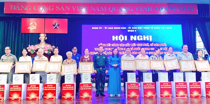TP HCM: Quận 3 tri ân cá nhân hoạt động khu phố, tổ dân phố, khép lại một sứ mệnh lịch sử- Ảnh 2. TP HCM: Quận 3 tri ân cá nhân hoạt động khu phố, tổ dân phố, khép lại một sứ mệnh lịch sử- Ảnh 2.