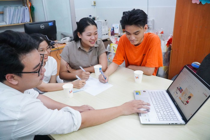 Hơn 4.000 cơ hội làm thêm ngày Tết cho sinh viên- Ảnh 1. Hơn 4.000 cơ hội làm thêm ngày Tết cho sinh viên- Ảnh 1.